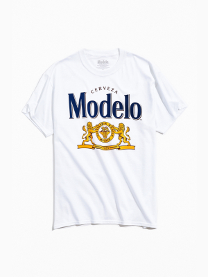 Modelo Logo Tee