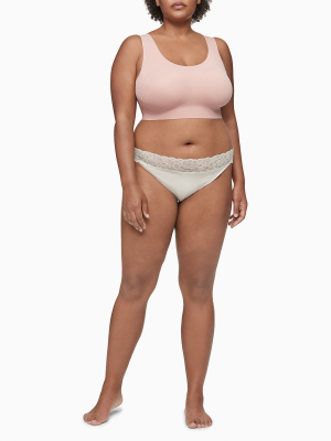 Invisibles Plus Lightly Lined Comfort Scoopneck Bralette