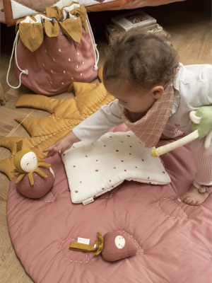 Play Mat / Quilted Blanket . Strawberry