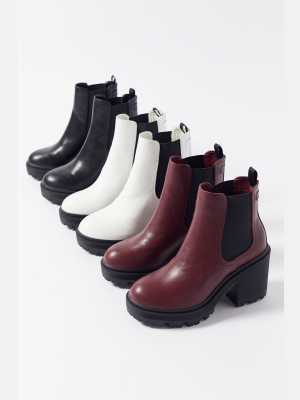 Uo Chloe Chelsea Boot