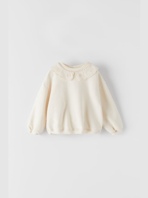 Sweatshirt With Collar