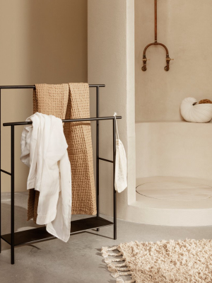 Dora Towel Stand