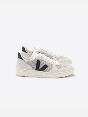 Veja Women's V-10