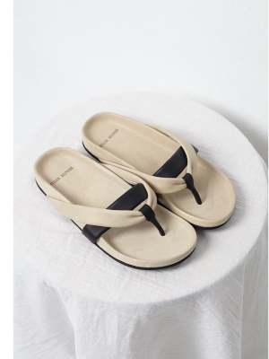 Zori Sandal In Sand