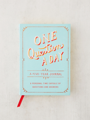 One Question A Day: A Five-year Journal By Aimee Chase