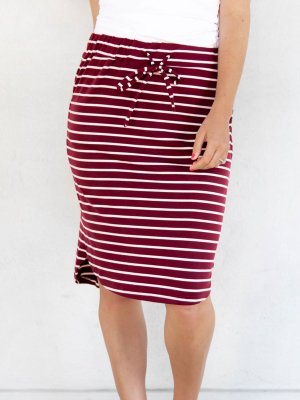 The Sofie Weekend Skirt | S-3x - Burgundy