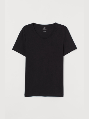 Low-cut Slim Fit T-shirt