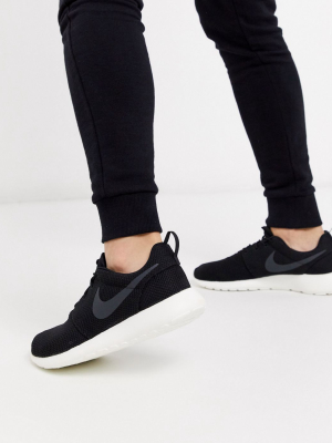 Nike Roshe One Sneakers In Black