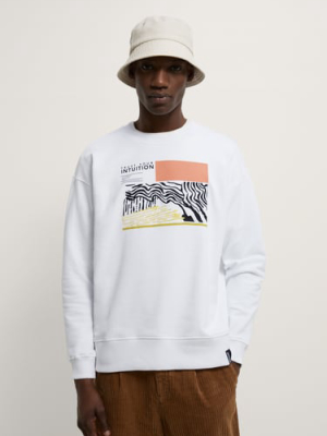 Sweatshirt With Contrasting Embroidery