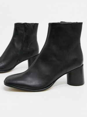 Asos Design Heeled Chelsea Boots With Rounded Toe In Black Leather With Black Sole