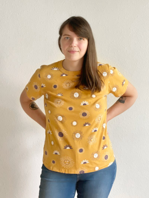 Taylor Tee - Golden - Suns Print