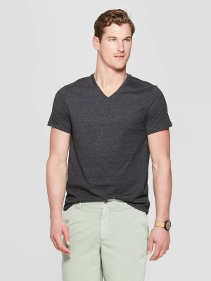 Men's Standard Fit Short Sleeve Lyndale V-neck T-shirt - Goodfellow & Co™