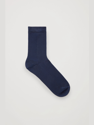 Lightweight Ribbed Socks