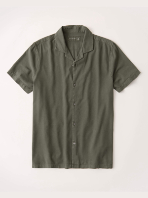 Short-sleeve Camp Collar Button-up Shirt