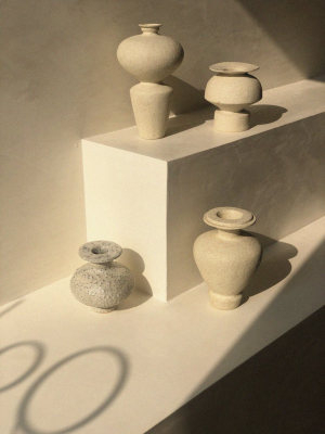 Cálpide Ceramic Vase By Canoa