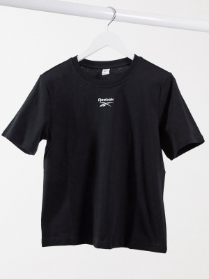 Reebok Small Logo Crewneck T-shirt In Black