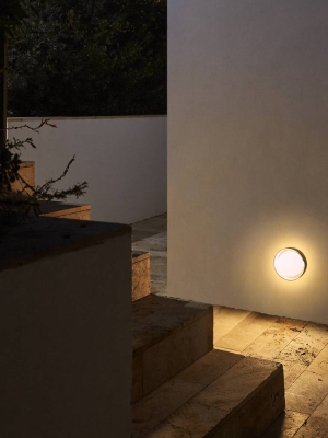 Plaff-on! Outdoor Wall Light