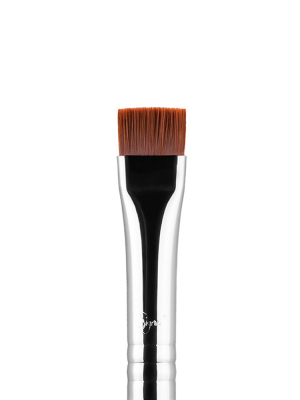 E15 – Flat Definer Brush