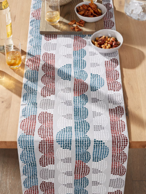 Stippled Scallop Easy-care 90" Table Runner