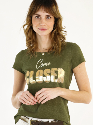 Come Closer T-shirt | Ecru/ Khaki