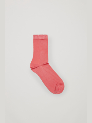 Lightweight Ribbed Socks