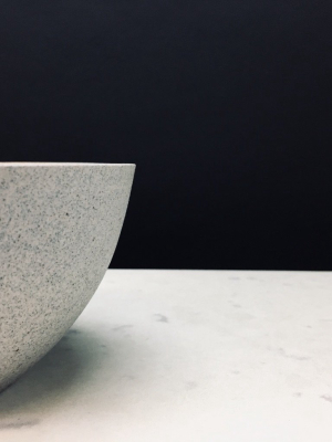 Enoki Pouring Bowl | 6" X 3" | Greystone/snow White