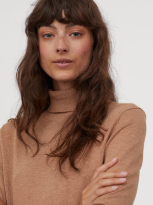 Fine-knit Turtleneck Sweater