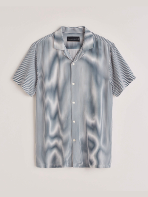 Short-sleeve Camp Collar Button-up Shirt