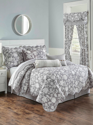 Waverly Stencil Vine Reversible Quilt Set