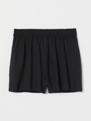 Wide-cut Shorts