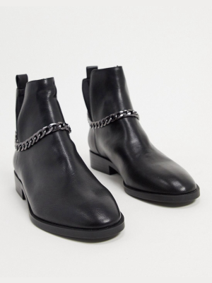 Stradivarius Chelsea Boot With Chain In Black