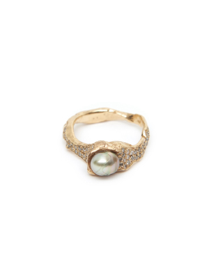 Pearl Coma Signet Ring