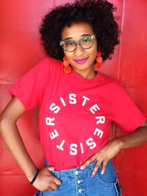 T-shirt: Sister Resister
