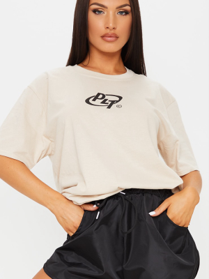 Prettylittlething Stone Logo Print T Shirt