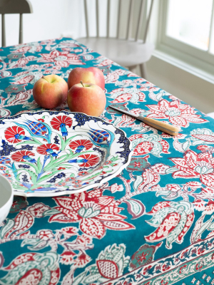 Table Linens In Scarlet Garden