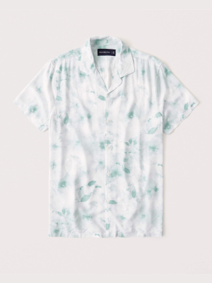 Short-sleeve Camp Collar Button-up Shirt