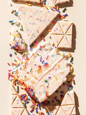 Compartes White Birthday Cake Cake & Sprinkles