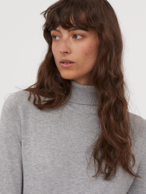 Fine-knit Turtleneck Sweater