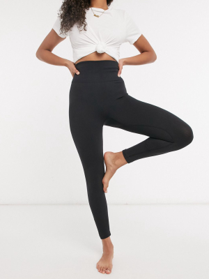 Nike Yoga Seamless Cropped Leggings In Black