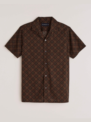 Short-sleeve Camp Collar Button-up Shirt