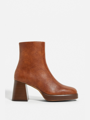 Uo Velo Brown Heeled Boot