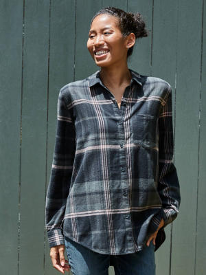 Women's Plaid Long Sleeve Button-down Shirt - Universal Thread™