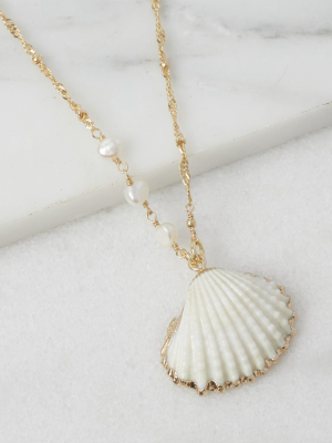 Coquille Shell Necklace