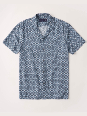 Short-sleeve Camp Collar Button-up Shirt