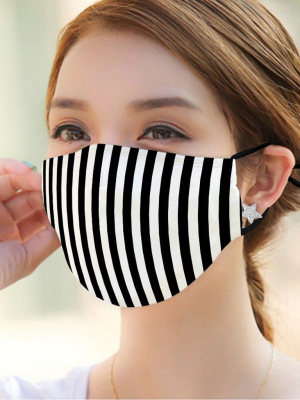 Kinuyo Face Mask - Black And White