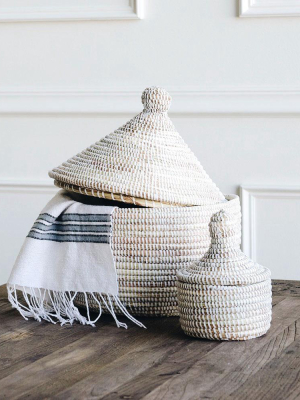 Lidded Warming Basket - White
