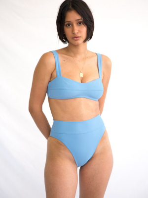 Lou Bandeau In Aquarius