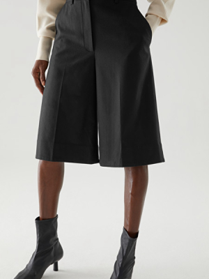 Recycled Wool Mix Oversized Pleated Shorts