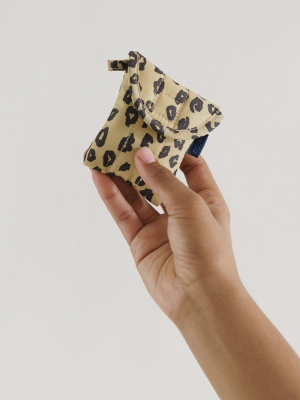 Puffy Earbuds Case In Honey Leopard