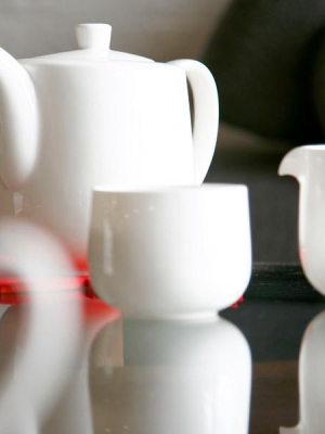 Oyyo White Tea Pot Design By Teroforma